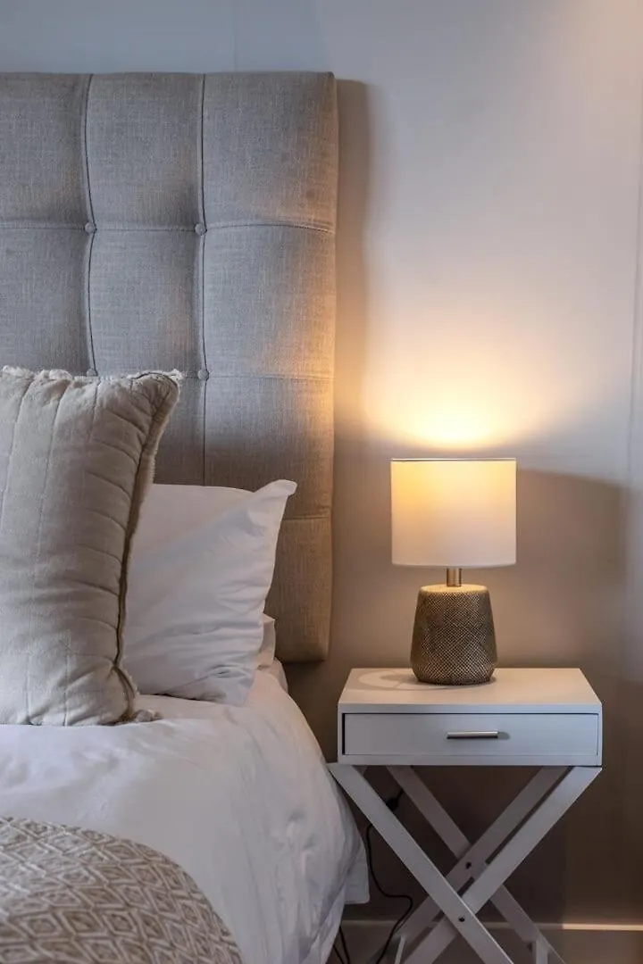 Appartamento Tranquil, Spacious, Quiet Trendy With A View Città del Capo Sudafrica