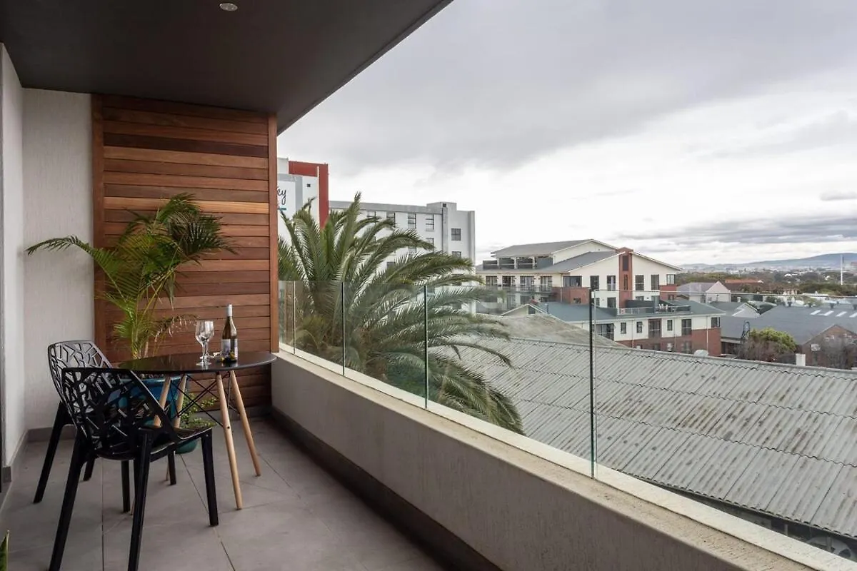 Tranquil, Spacious, Quiet Trendy With A View Le Cap