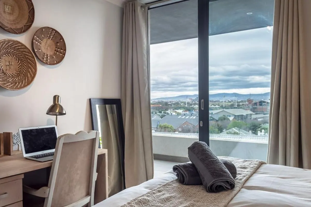 Tranquil, Spacious, Quiet Trendy With A View Le Cap